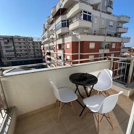 Moon Center Apartment *