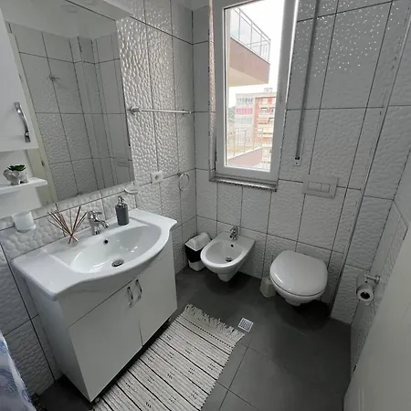 Moon Center Apartment *