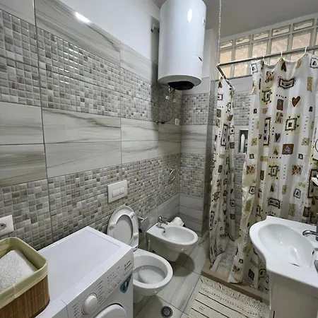 Moon Center Apartment *